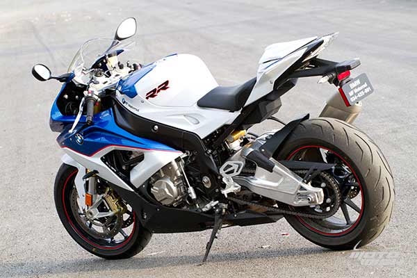 ที่สุดของการรีวิว BMW S1000RR 2015 ประกอบไทย กับการท้าชนรุ่นพี่ HP4 | MOTOWISH 49