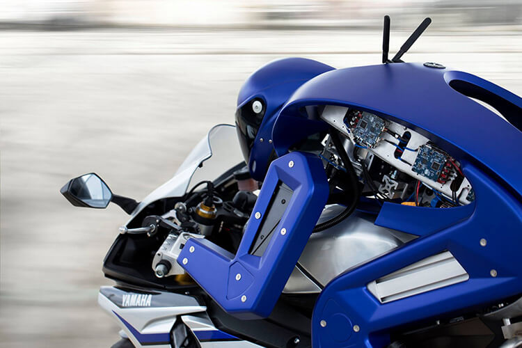 Yamaha เปิดตัว MOTOBOT หุ่นยนต์ขี่รถมอเตอร์ไซต์สุดอัจฉริยะ | MOTOWISH 3