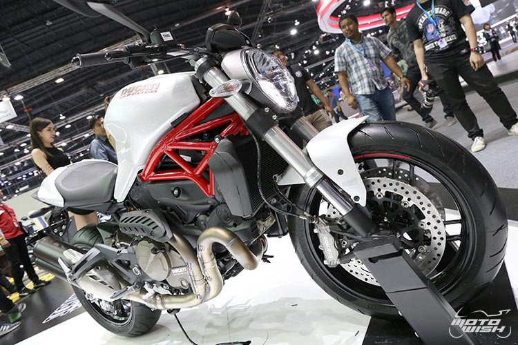 Ducati Monster 821 สีขาวมุก พกความหรูเคียงคู่ความสปอร์ต (Motor Expo 2015) | MOTOWISH 94