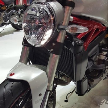 Ducati Monster 821 สีขาวมุก พกความหรูเคียงคู่ความสปอร์ต (Motor Expo 2015) | MOTOWISH 104