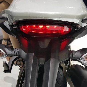 Ducati Monster 821 สีขาวมุก พกความหรูเคียงคู่ความสปอร์ต (Motor Expo 2015) | MOTOWISH 98