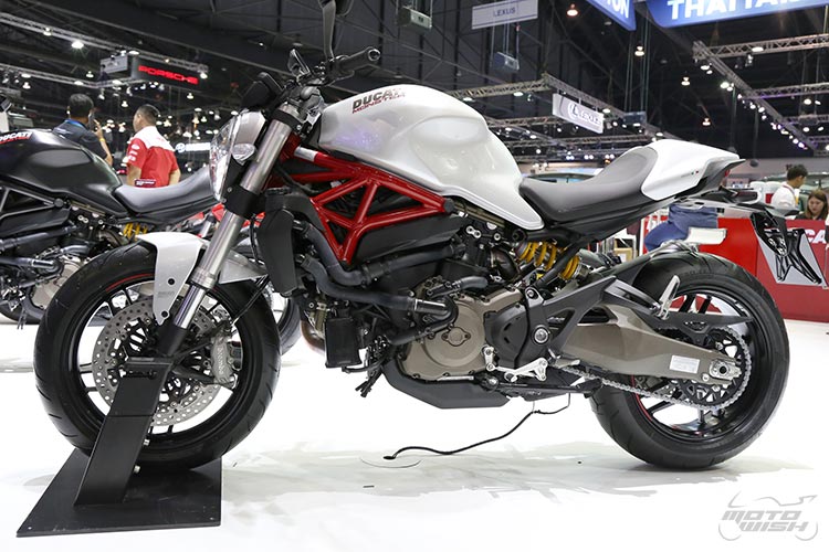 Ducati Monster 821 สีขาวมุก พกความหรูเคียงคู่ความสปอร์ต (Motor Expo 2015) | MOTOWISH 93