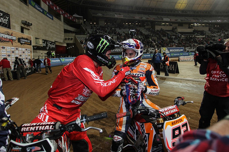 ไฮไลท์การแข่งขัน Superprestigio DTX 2015 Brad Baker ชนะ Marc Marquez สุดมันส์ | MOTOWISH 86