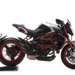 Lewis Hamilton แชมป์ F1 โชว์ผลงาน MV Agusta Dragster RR LH44 ที่เขาออกแบบเอง | MOTOWISH 107