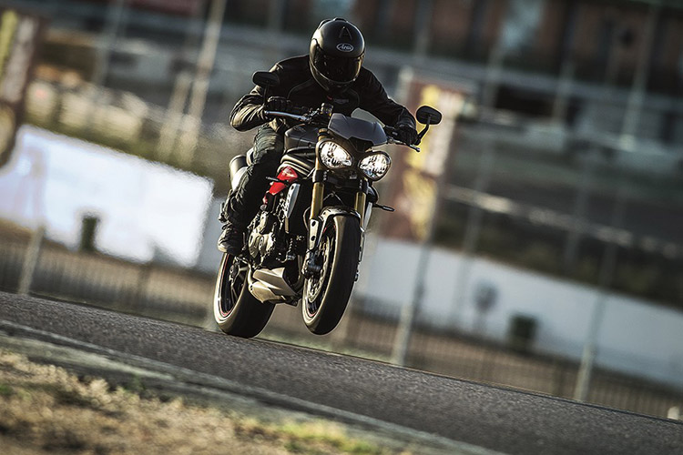 Triumph เปิดตัว Speed Triple S และ Speed Triple R ใหม่ | MOTOWISH 97