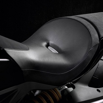 Ducati ฉีกกฎ เปิดตัว XDiavel รถคันยักษ์พลังขับสายพาน (EICMA 2015) | MOTOWISH 34