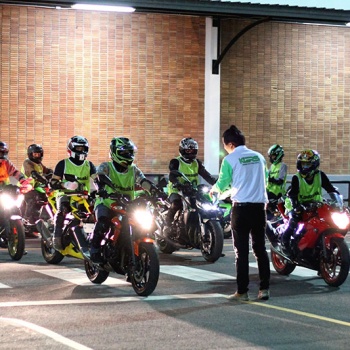 Kawasaki Good Riders School (Night Course) เรียนขี่บิ๊กไบค์ตอนกลางคืน ฟรีๆๆ !!! | MOTOWISH 80