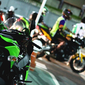 Kawasaki Good Riders School (Night Course) เรียนขี่บิ๊กไบค์ตอนกลางคืน ฟรีๆๆ !!! | MOTOWISH 82