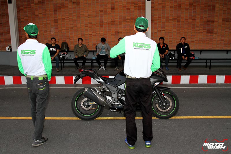 Kawasaki Good Riders School (Night Course) เรียนขี่บิ๊กไบค์ตอนกลางคืน ฟรีๆๆ !!! | MOTOWISH 61