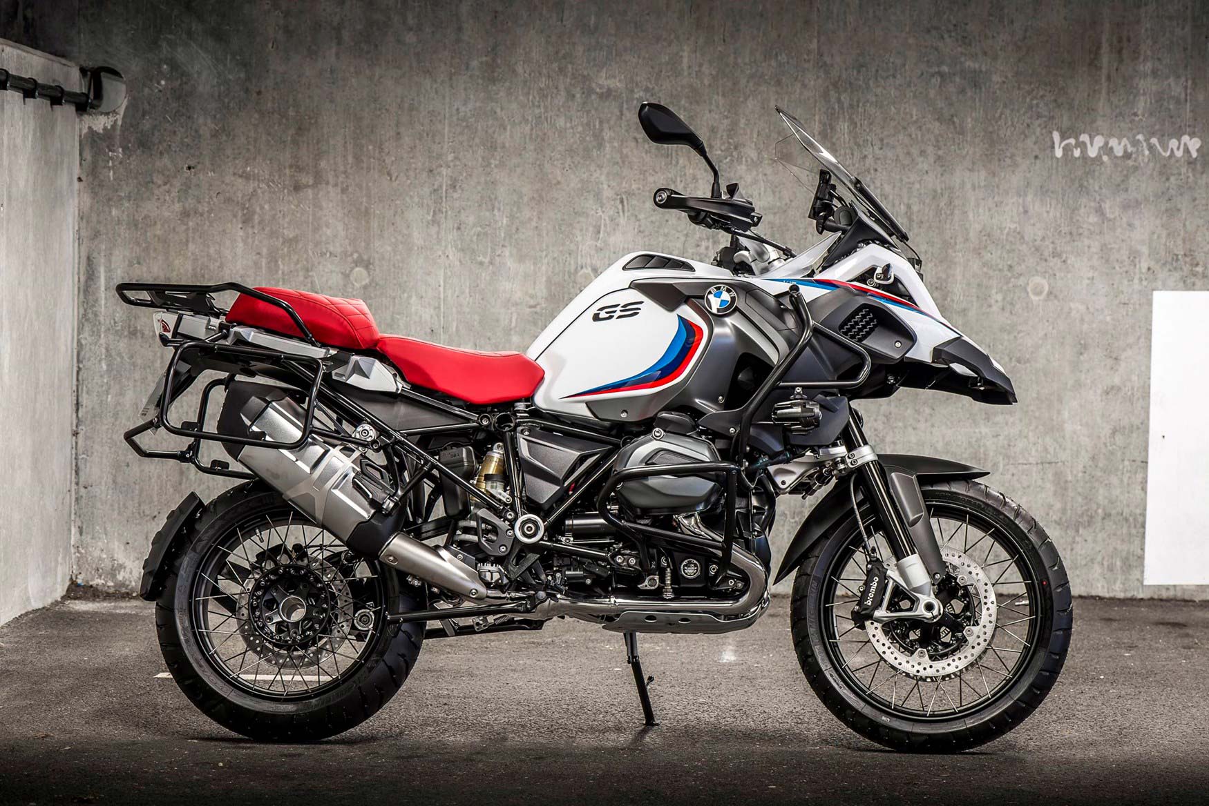 BMW ฉลองครบรอบ 100 ปี ปล่อยรถรุ่นพิเศษ "Iconic 100" ใน 4 โมเดลสุดฮอต | MOTOWISH 137