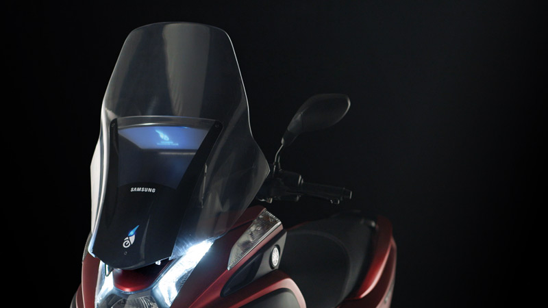 Samsung โชว์เทคโนโลยีสุดล้ำ "Smart Windshield" บน สกู๊ตเตอร์ Yamaha | MOTOWISH 139