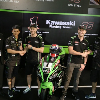 Kawasaki Racing Day 2016 เดินเล่นกระทบไหล่ ไซค์ส และ เรีย | MOTOWISH 73