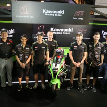 Kawasaki Racing Day 2016 เดินเล่นกระทบไหล่ ไซค์ส และ เรีย | MOTOWISH 74