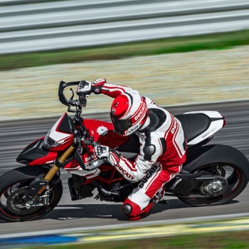 ชมแบบจุใจกับภาพชุดใหญ่ Ducati Hypermotard 939 | MOTOWISH 24