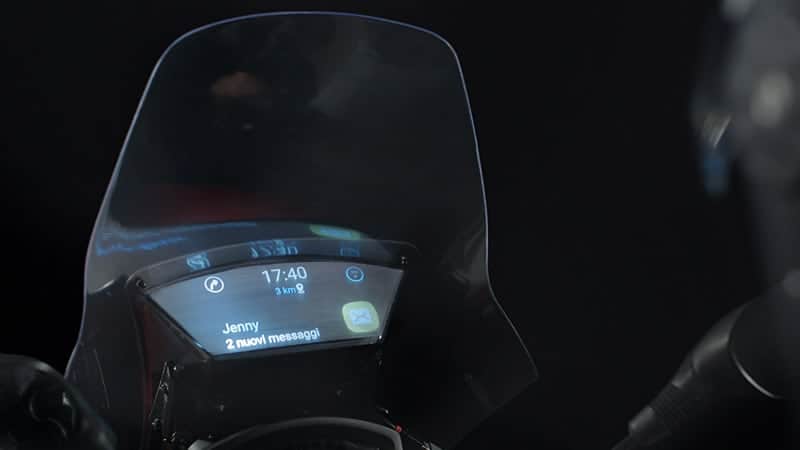 Samsung โชว์เทคโนโลยีสุดล้ำ "Smart Windshield" บน สกู๊ตเตอร์ Yamaha | MOTOWISH 1