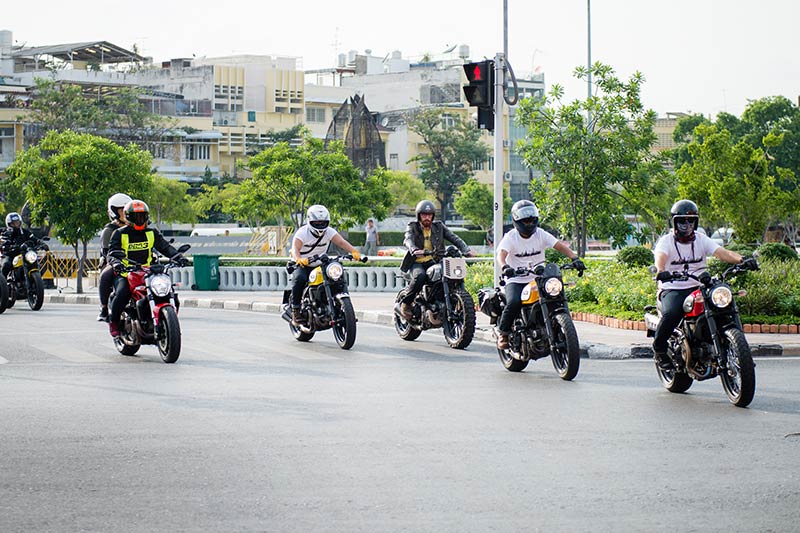 ตะลุยกลางเมืองไปกับ Ducati Scrambler Sixty2 VS ICON มีความแนว มีความเท่ห์ !!! | MOTOWISH 59