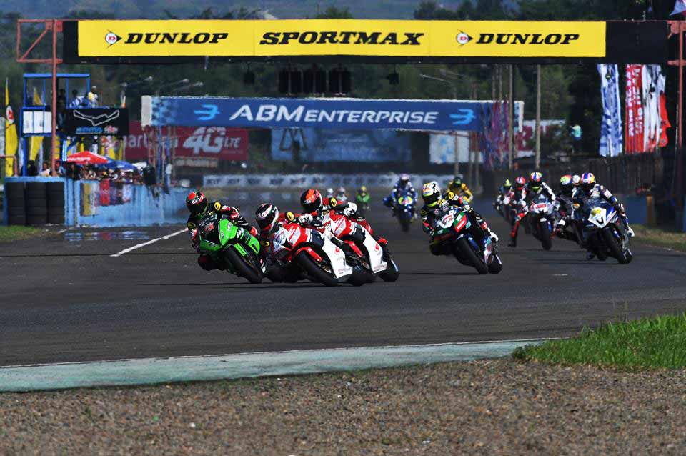 ไฮไลท์การแข่งขัน ARRC รุ่น SS 600cc. Race 1 สนามเซนตูล ประเทศอินโดนีเซีย | MOTOWISH 49