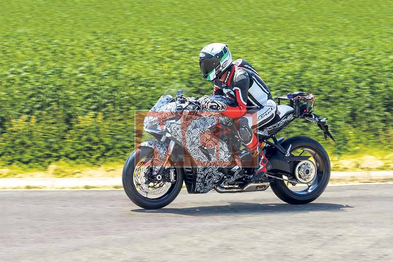 Spy Shot!! Ducati Supersport 939 ออกมาวิ่งแล้ว ตัวจริงคาดว่าได้เห็นปลายปี | MOTOWISH 111