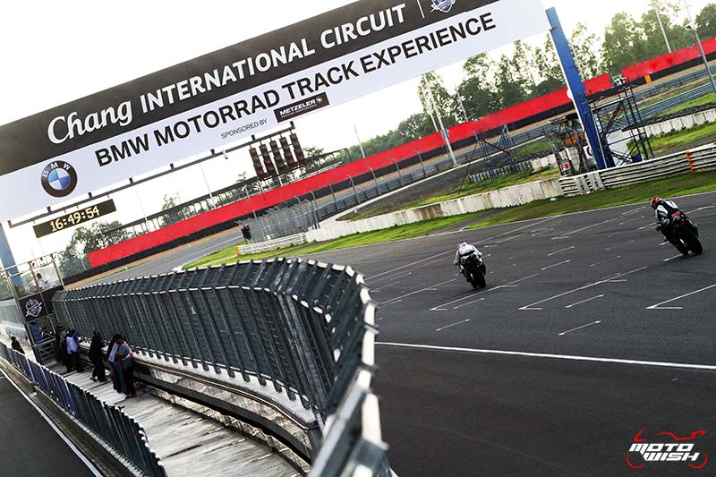 สัมผัสประสบการณ์สุดพิเศษจาก BMW Motorrad Track Experience Chang Circuit 2016 | MOTOWISH 28