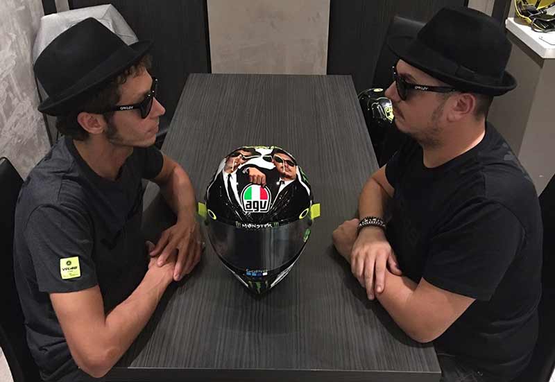 เท่ห์ ได้ใจ เปิดตัวหมวกลายใหม่ที่ Rossi ใช้แข่งสนาม Misano 2016 | MOTOWISH 1