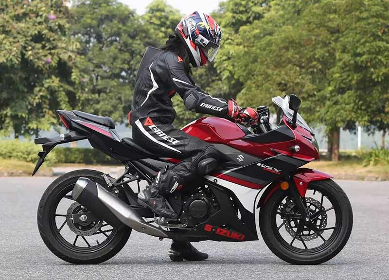 ยลโฉม Suzuki GSX-250R 2017 สปอร์ตไบค์ไซส์เล็กจากค่ายคนบ้า | MOTOWISH 76