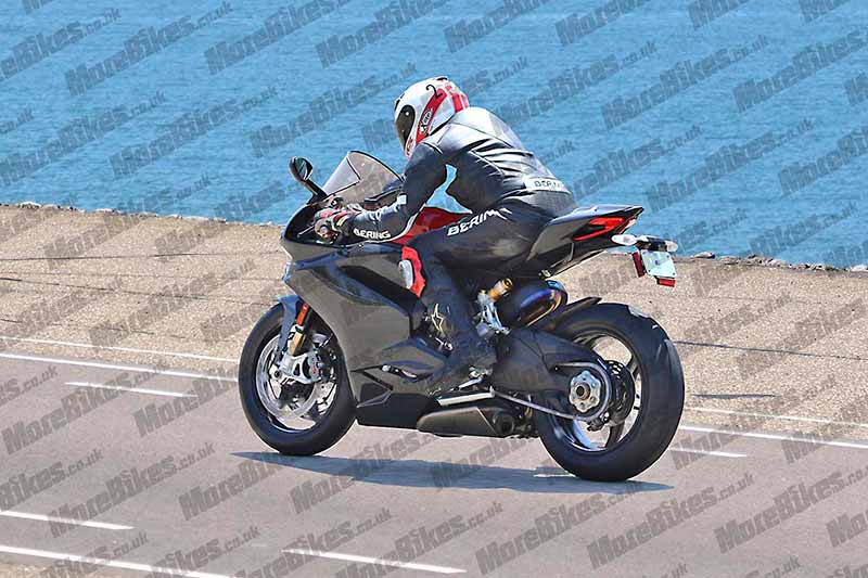เผยโฉมหน้าว่าที่ซุปเปอร์ไบค์ Ducati “Project 1408” พร้อมเปิดตัวงาน EICMA 2016 | MOTOWISH 43