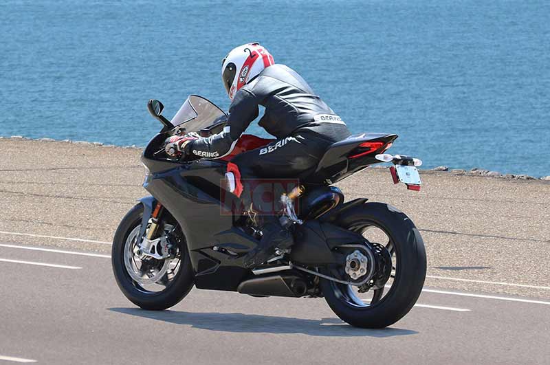 ไขความลับ Ducati “Project 1408” หรือ Superleggera ลำล่าสุด มีอะไรเทพๆมาบ้าง | MOTOWISH 15