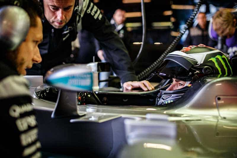 ชมลีลา "เจ้าอมยิ้ม" ลอเรนโซ่ ลงหวดรถ F1 Mercedes W05 Hybrid สุดมันส์ | MOTOWISH 145