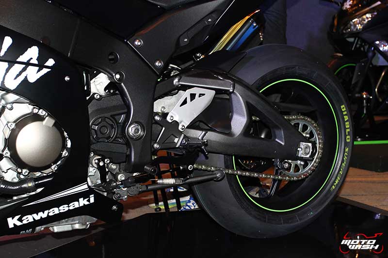 รหัสพันธุกรรมจากสนามแข่ง Kawasaki Ninja ZX-10RR เปิดตัว พร้อมราคาขายในไทย | MOTOWISH 31