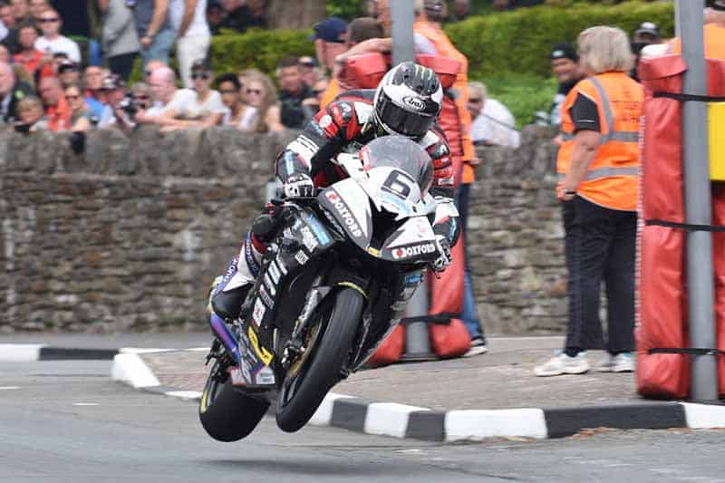 คลิปปิดถนนแข่ง BigBike แบบถูกกฎหมายที่โหดสุดในโลก Isle Of Man TT 2017 | MOTOWISH 145