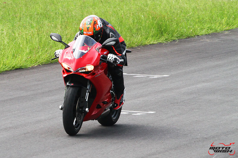 Review : Ducati 959 Panigale หล่อ หรู แบบมีเอกลักษณ์ | MOTOWISH 73