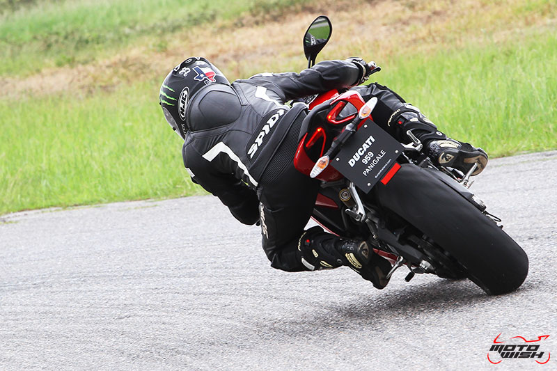 Review : Ducati 959 Panigale หล่อ หรู แบบมีเอกลักษณ์ | MOTOWISH 77