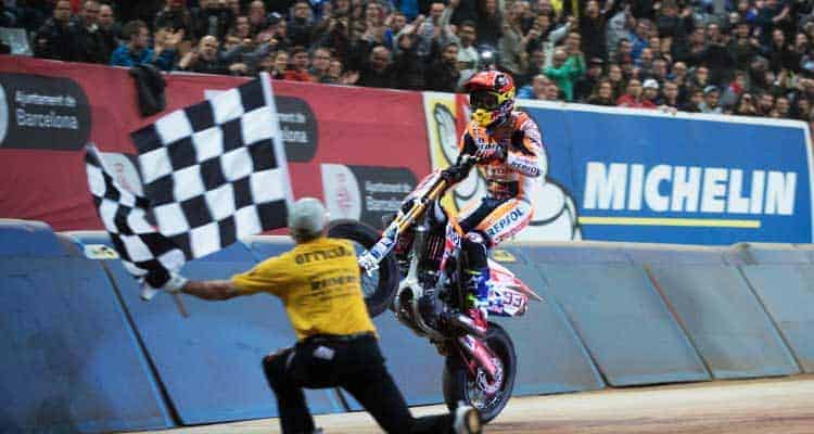 คลิปไฮไลท์ Marc Marquez กดแชมป์ทางฝุ่นสุดมันส์ใน Superprestigio 2016 | MOTOWISH 7