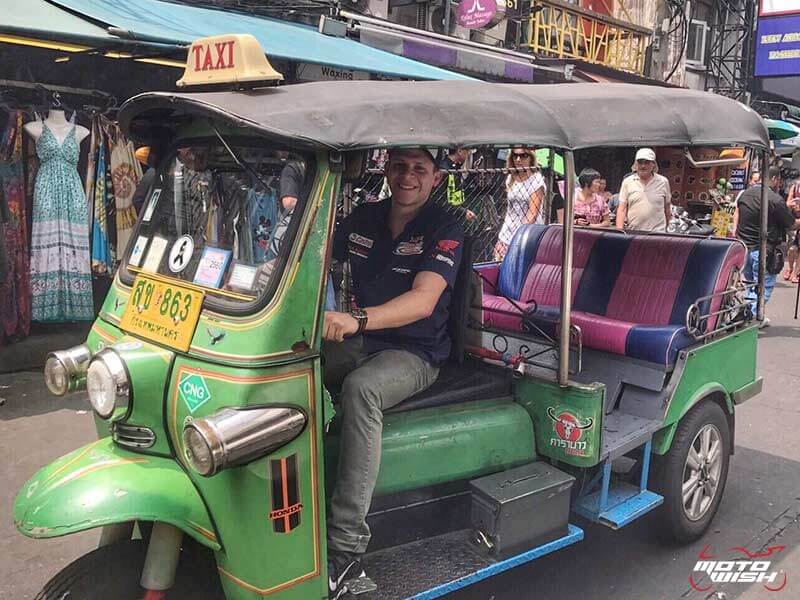 “สนามช้างฯ” พา 2 นักบิด WorldSBK นั่งตุ๊กตุ๊กเที่ยวกรุงเทพฯ ชวนแฟนๆชม “เวิลด์ ซูเปอร์ไบค์” | MOTOWISH 145