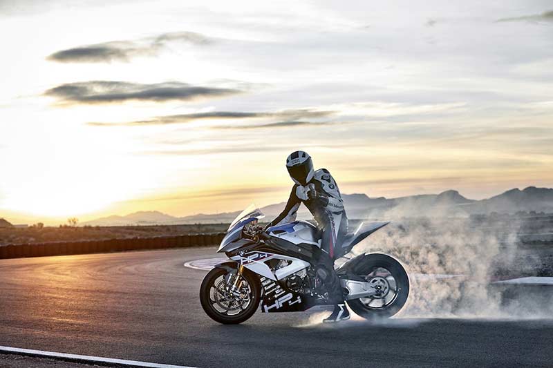 สุดตะลึง หล่อ แรง โหด!! เปิดโฉมหน้า BMW HP4 Race พร้อมรายละเอียด | MOTOWISH 21