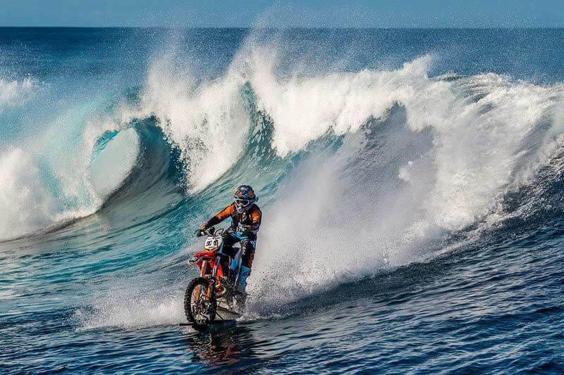 มันส์ สะท้านทรวงไปกับ Robbie Maddison สร้างสถิติโลกใหม่ ขี่จักรยานยนต์บนผิวน้ำยาว 31.8 กม. | MOTOWISH 157