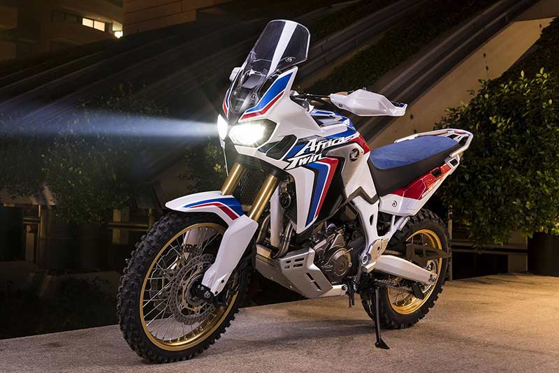 ชมภาพอย่างเป็นทางการครั้งแรก ของ Honda Africa Twin 2018 มีดีที่ “ถังน้ำมันขนาดใหญ่” | MOTOWISH 139