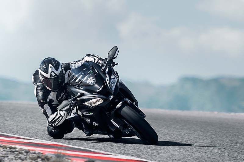 Kawasaki เผยโฉม Ninja ZX-10RR 2018 เปลี่ยนแปลงรายละเอียด 2 จุด | MOTOWISH 160