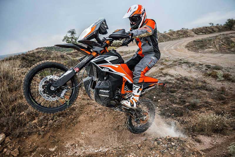 ส่องภาพ ชมคลิปวิดีโอแอคชั่นมันส์ๆของ KTM 790 Adventure R prototype | MOTOWISH 47