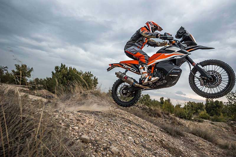 ส่องภาพ ชมคลิปวิดีโอแอคชั่นมันส์ๆของ KTM 790 Adventure R prototype | MOTOWISH 48