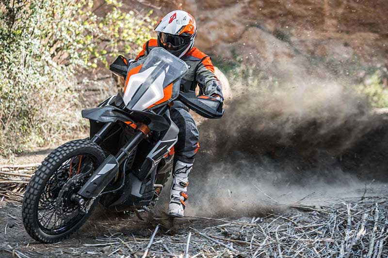 ส่องภาพ ชมคลิปวิดีโอแอคชั่นมันส์ๆของ KTM 790 Adventure R prototype | MOTOWISH 46