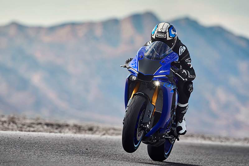 Yamaha R1 & R1M 2018 อัพเกรดออฟชั่น ยกระดับความมันส์ในการขับขี่ | MOTOWISH 48