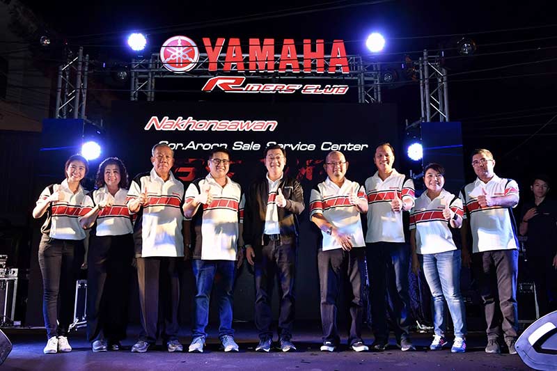Yamaha รุกตลาดบิ๊กไบค์ภาคกลาง ทุ่มงบกว่า 50 ล้านเปิดโชว์รูม “ยามาฮ่า ไรเดอร์ส คลับ นครสวรรค์” - นายประพันธ์ พลธนะวสิทธิ์ (คนกลาง) รองประธานกรรมการบริหาร พร้อมด้วยผู้บริหารระดับสูง บริษัท ไทยยามาฮ่ามอเตอร์ จำกัด และนายสมเกียรติ อรุณวรากรณ์ (คนที่ 4 จากซ้าย) กรรมการผู้จัดการ บริษัท ส.อรุณ เซลส์เซอร์วิสเซ็นเตอร์ จำกัด ร่วมทำพิธีเปิดโชว์รูม Yamaha Riders' club Nakhonsawan โดย ส.อรุณ เซลส์เซอร์วิสเซ็นเตอร์ Yamaha Riders’ club Nakornsawan 5 - Yamaha รุกตลาดบิ๊กไบค์ภาคกลาง ทุ่มงบกว่า 50 ล้านเปิดโชว์รูม “ยามาฮ่า ไรเดอร์ส คลับ นครสวรรค์” - นายประพันธ์ พลธนะวสิทธิ์ (คนกลาง) รองประธานกรรมการบริหาร พร้อมด้วยผู้บริหารระดับสูง บริษัท ไทยยามาฮ่ามอเตอร์ จำกัด และนายสมเกียรติ อรุณวรากรณ์ (คนที่ 4 จากซ้าย) กรรมการผู้จัดการ บริษัท ส.อรุณ เซลส์เซอร์วิสเซ็นเตอร์ จำกัด ร่วมทำพิธีเปิดโชว์รูม Yamaha Riders' club Nakhonsawan โดย ส.อรุณ เซลส์เซอร์วิสเซ็นเตอร์