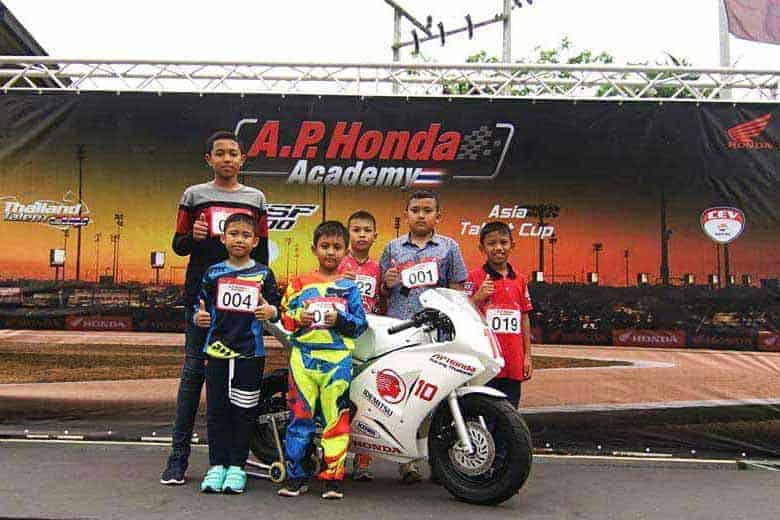 โฉมหน้า 6 นักบิดเยาวชนตัวแทนภาคใต้ ผ่านเข้ารอบโครงการบิดล่าฝัน A.P. Honda Academy | MOTOWISH 45