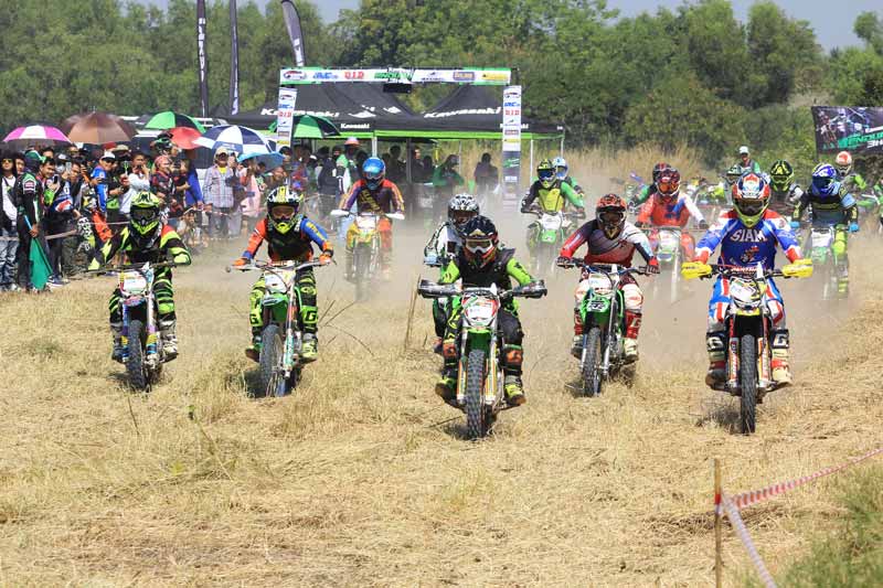 ซัดกันฝุ่นตลบกับการแข่งขัน Kawasaki Enduro 3 Hrs. 2017 สนามสุดท้าย พร้อมผลการแข่งขัน | MOTOWISH 33