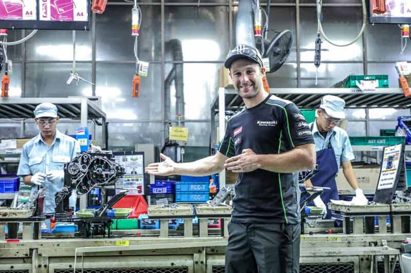 แชมป์โลก 3 สมัย โจนาธาน เรีย เยี่ยมชมโรงงานผลิตรถ New Ninja 400 รุ่นใหม่ล่าสุด | MOTOWISH 51