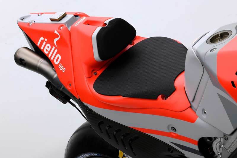 Ducati เปิดตัวเครื่องจักรสังหาร Desmosedici GP18 สวยล้ำ ทันสมัยในทุกมุมมอง | MOTOWISH 3