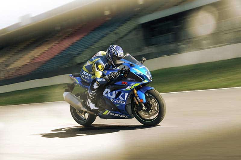 เผยโฉม Suzuki GSX-R1000 & GSX-R1000R 2018 ลายใหม่ ถอดรหัสพันธุกรรมรถแข่ง MotoGP | MOTOWISH 52