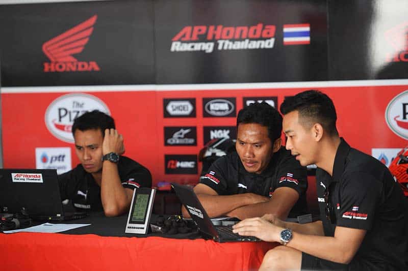 "มุกข์ลดา" หญิงแกร่งแห่ง A.P. Honda Racing Thailand กดเวลานำช่วงเทสรายการ ARRC 2018 | MOTOWISH 52