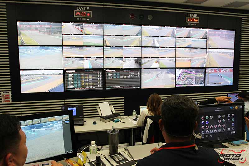 Dorna Sport พาสัมผัสประสบการณ์สุดพิเศษ "หลังติดเบาะในรถ Safety Car" งานเวิลด์ ซุปเปอร์ไบค์ | MOTOWISH 53